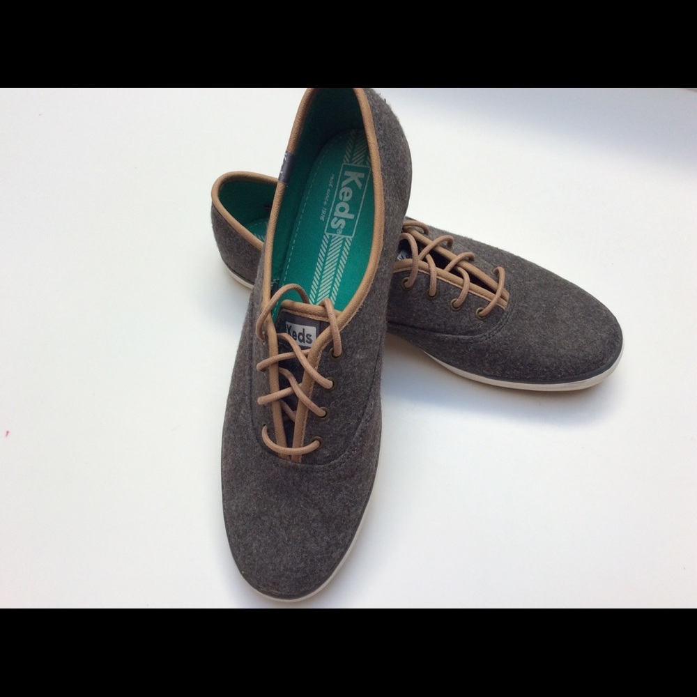 Shoes - Picture 2 of 5
